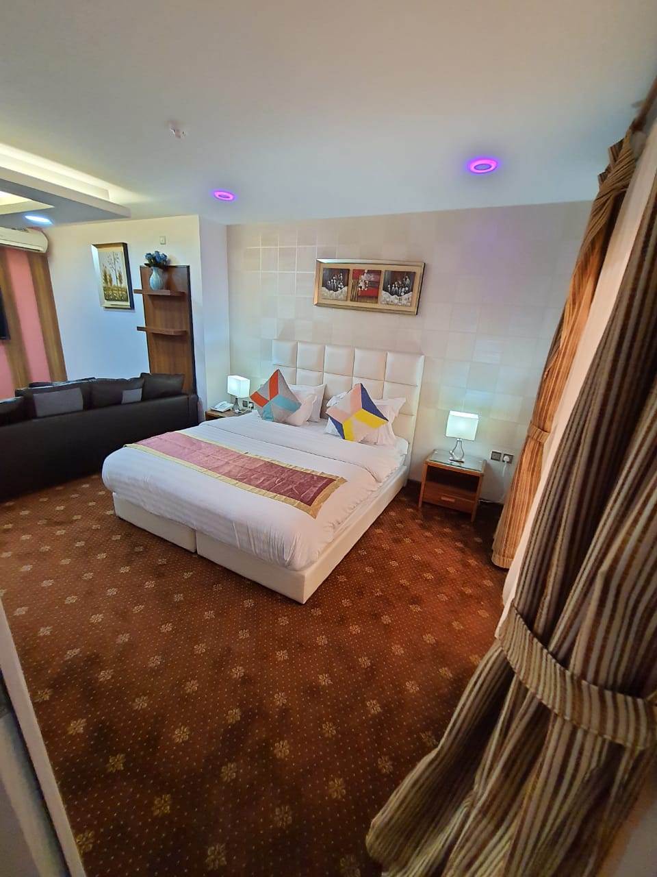 الصورة الرئيسية